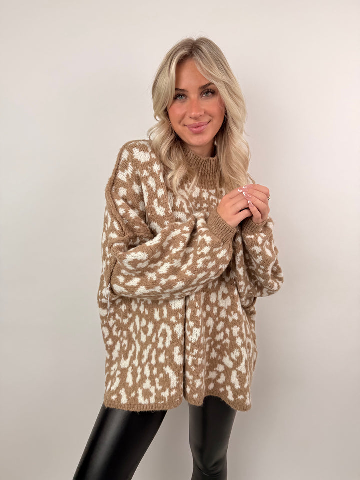 Oversize Pullover mit kleinem Stehkragen und Leoprint