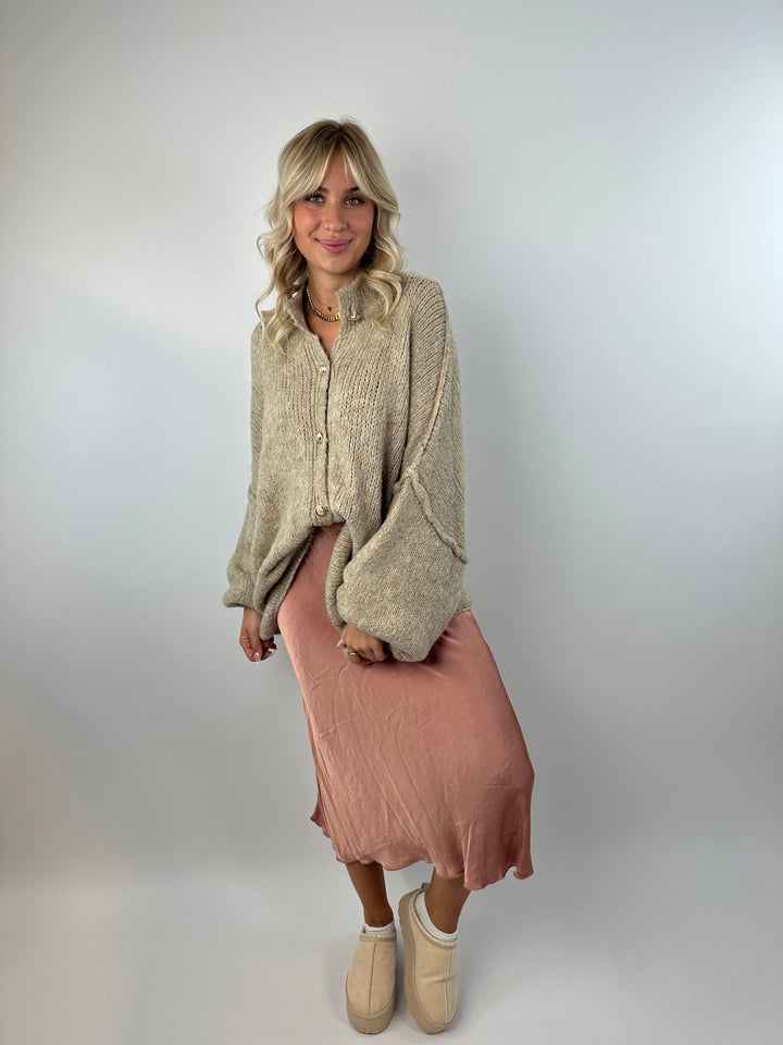 Langer Oversize Cardigan mit goldenen Manschettenknöpfen Claire