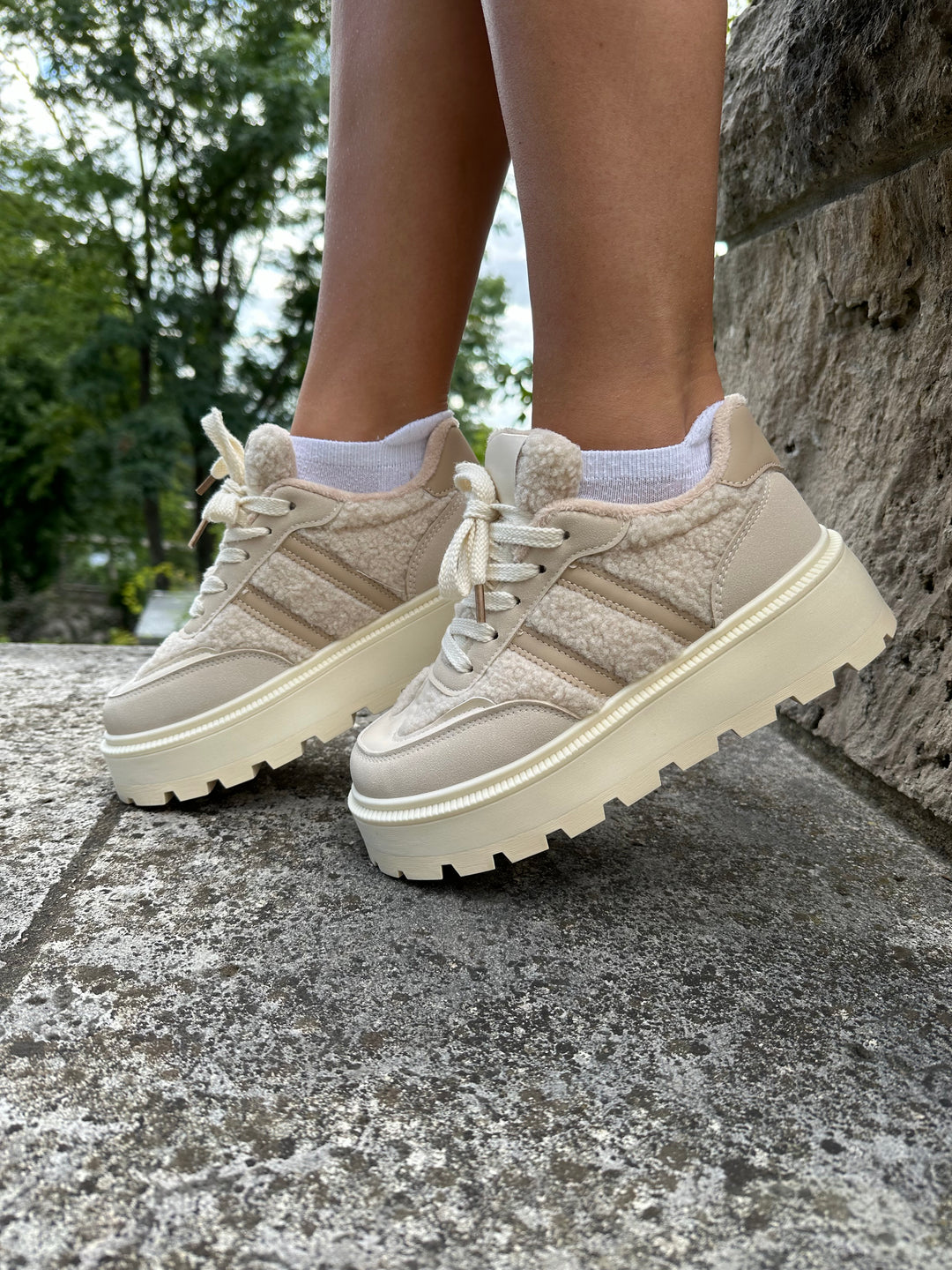 Plateau Sneaker mit Teddyfell