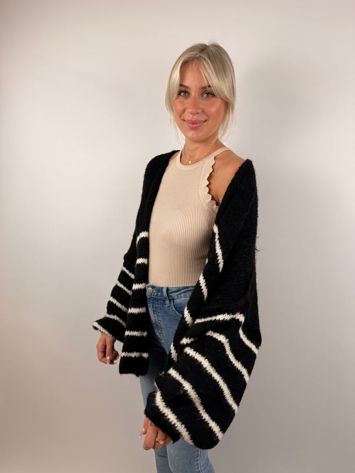 Oversize Strickcardigan Half Stripes