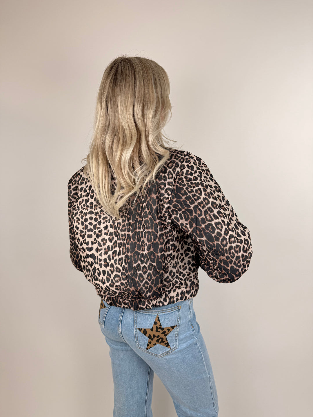 Leichte Bomberjacke mit Leoprint Celina