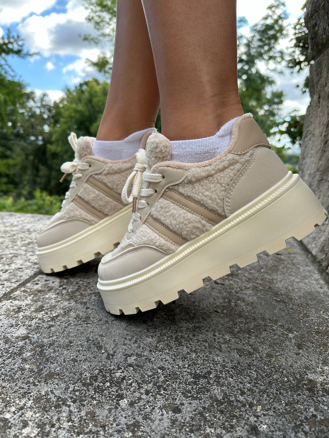 Plateau Sneaker mit Teddyfell