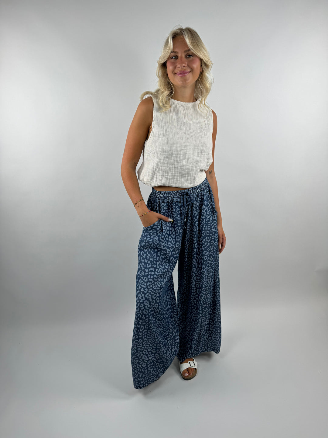 Lange Hose mit Leoprint Denim Summer