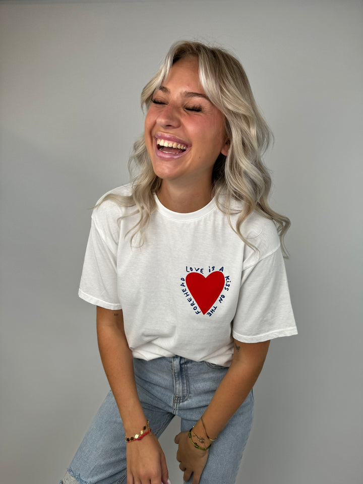 T-Shirt Love Is A Kiss