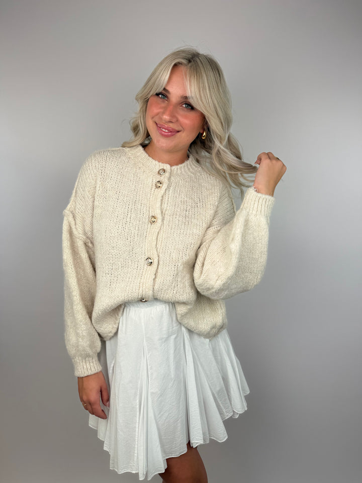 Kurzer Oversize Cardigan mit goldenen Manschettenknöpfen Claire