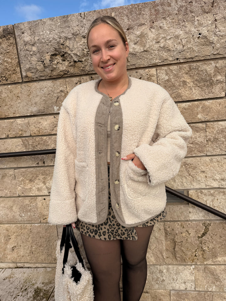 Teddyjacke mit Corddetails