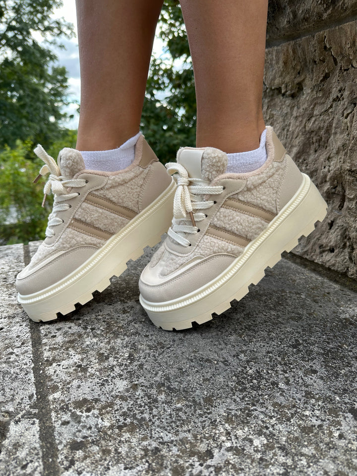 Plateau Sneaker mit Teddyfell