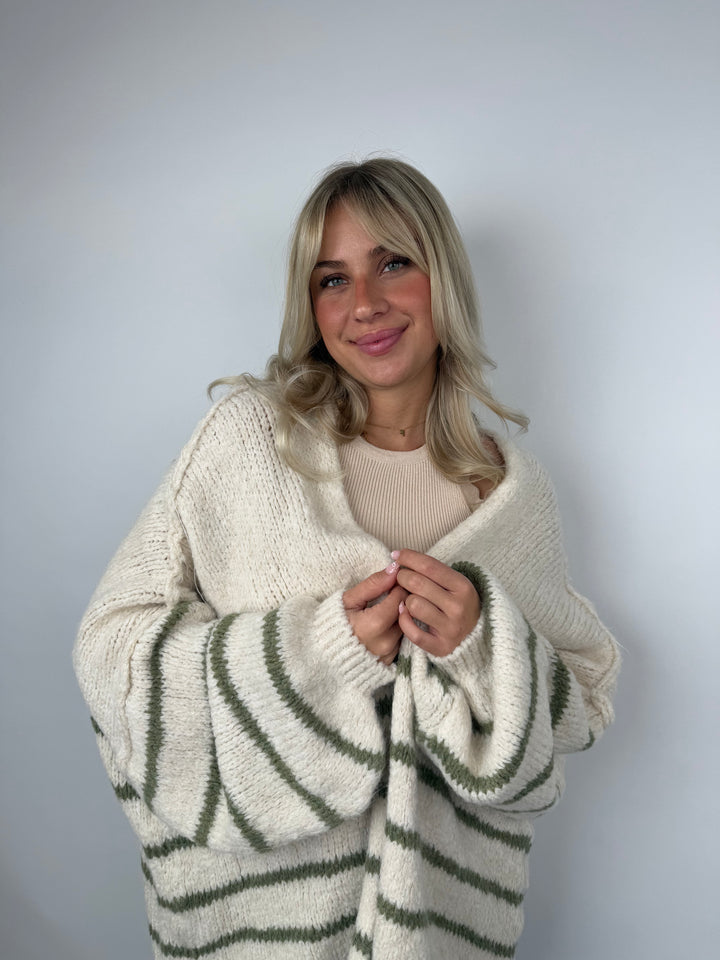 Oversize Strickcardigan Half Stripes