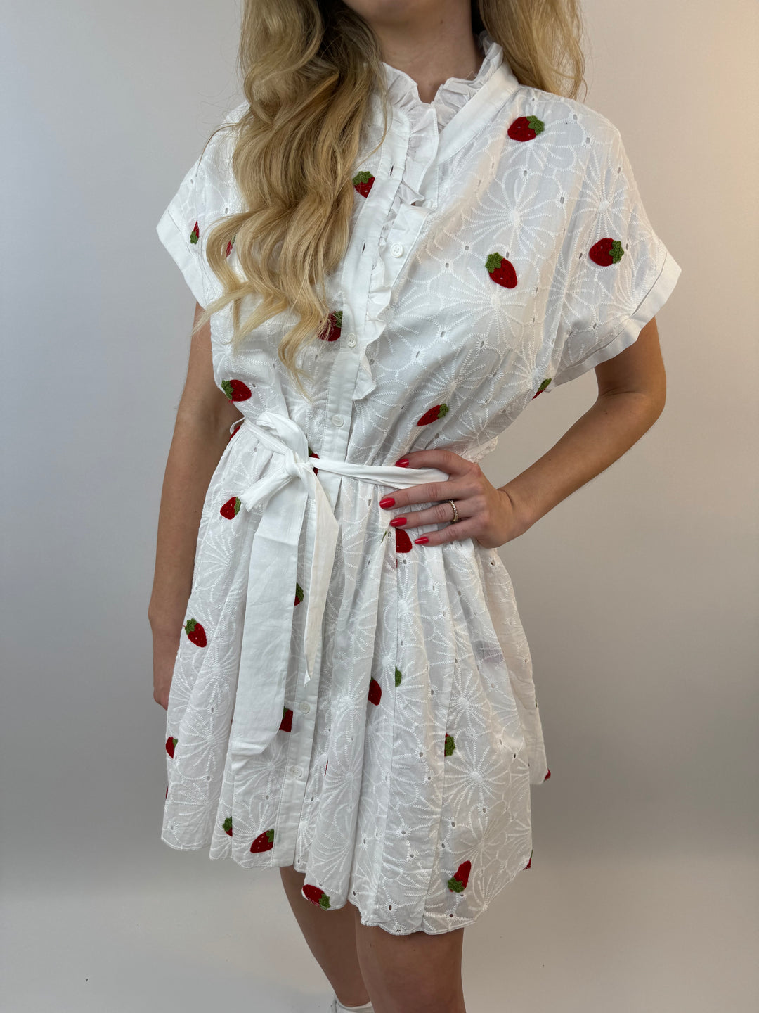 Kleid mit Stickereien Sweet Strawberrys