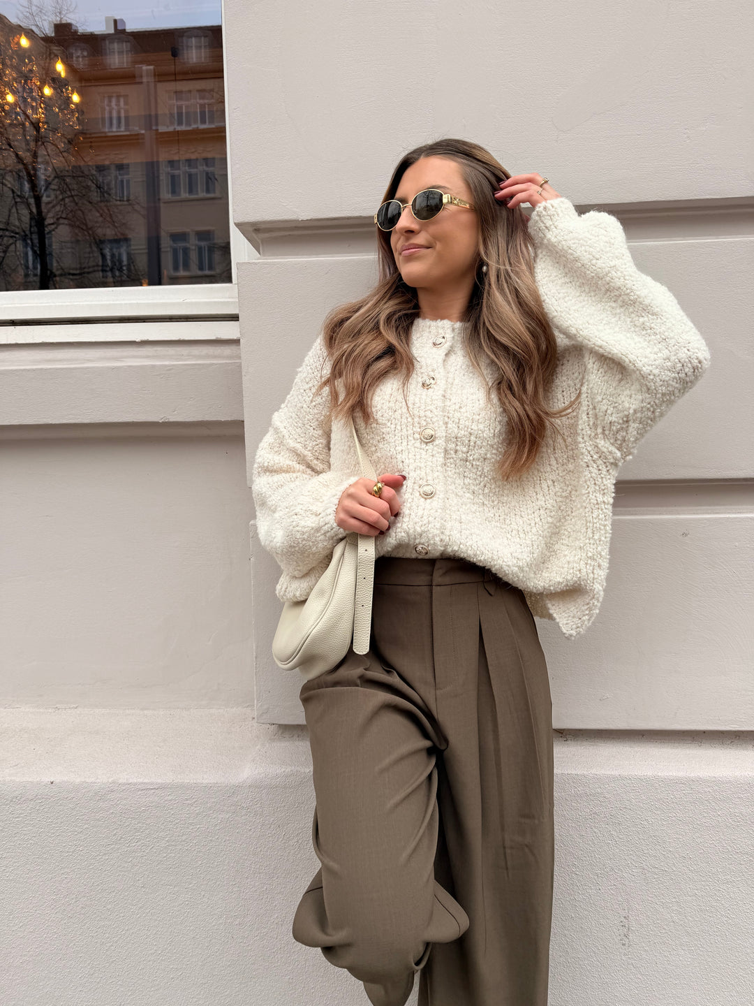 Kurzer Oversize Cardigan mit goldenen Manschettenknöpfen Claire (Teddystoff)