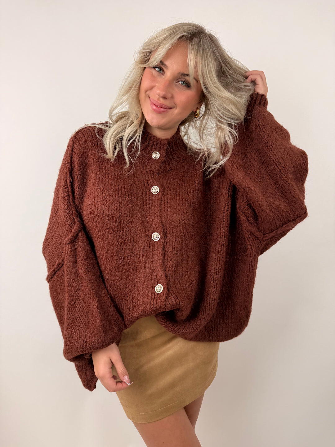 Langer Oversize Cardigan mit goldenen Manschettenknöpfen Claire