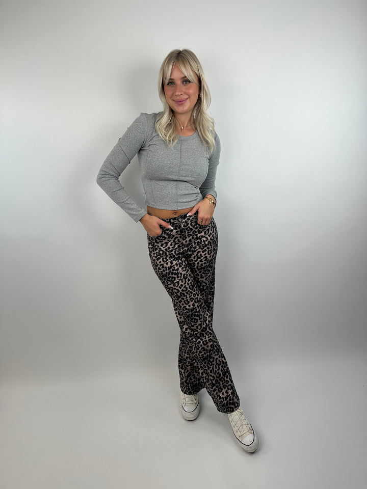 Beschichtete Straight Fit Jeans mit Leoprint (8537)