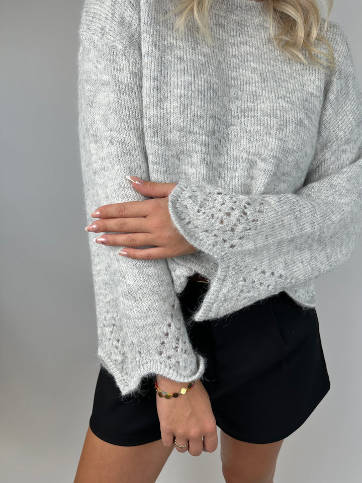 Oversize Pullover mit Lochborte Zula