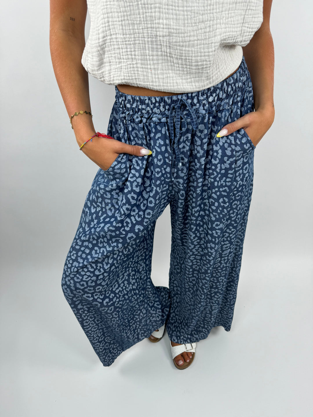 Lange Hose mit Leoprint Denim Summer