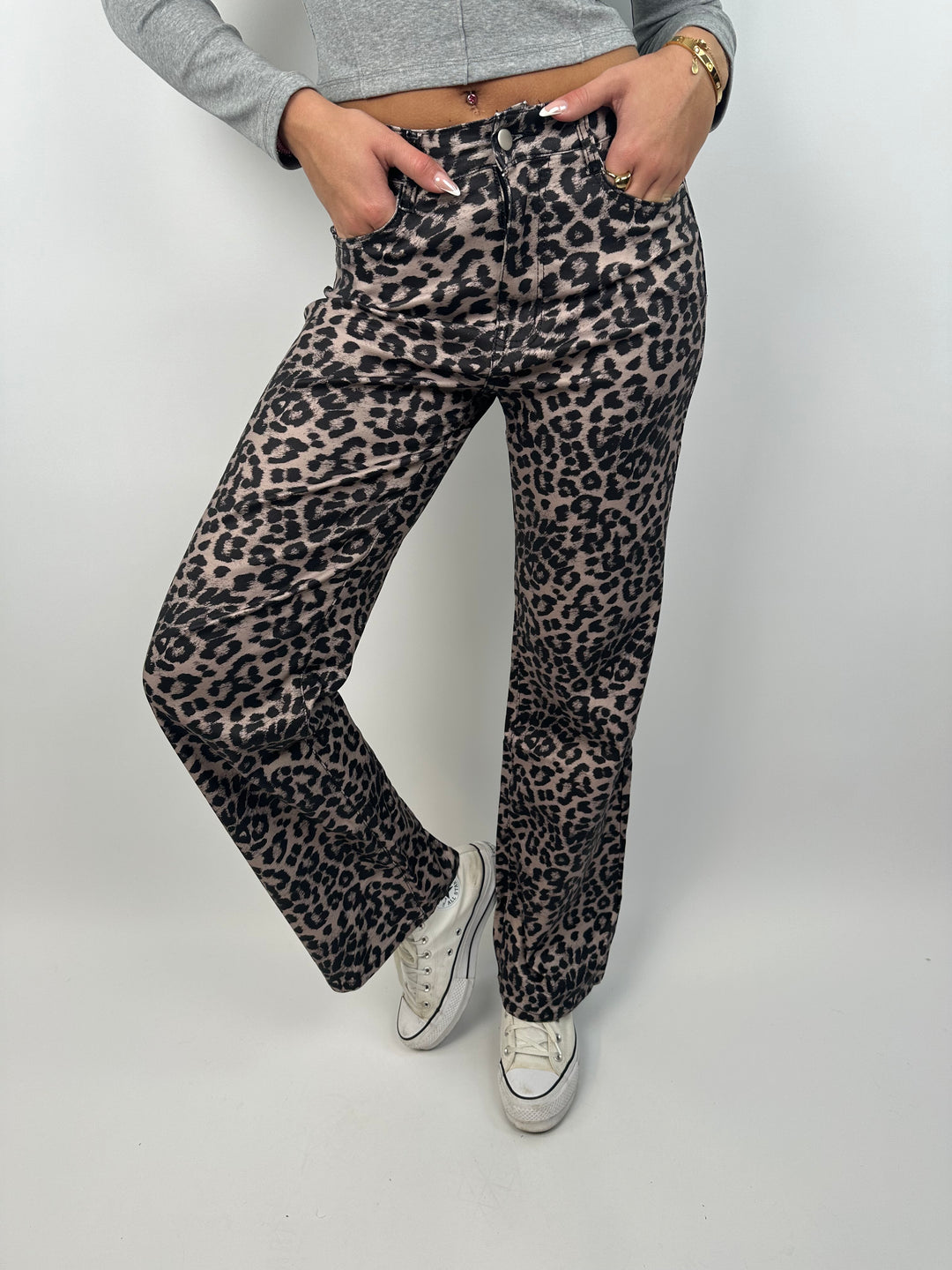 Beschichtete Straight Fit Jeans mit Leoprint (8537)