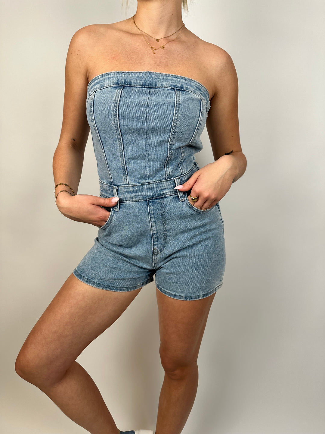 Kurzer Jeansjumpsuit