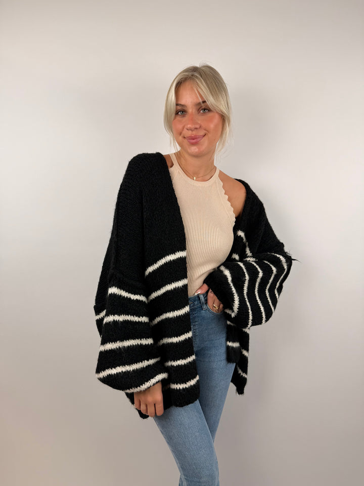 Oversize Strickcardigan Half Stripes