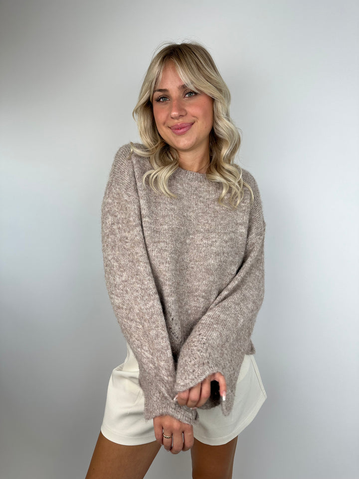 Oversize Pullover mit Lochborte Zula