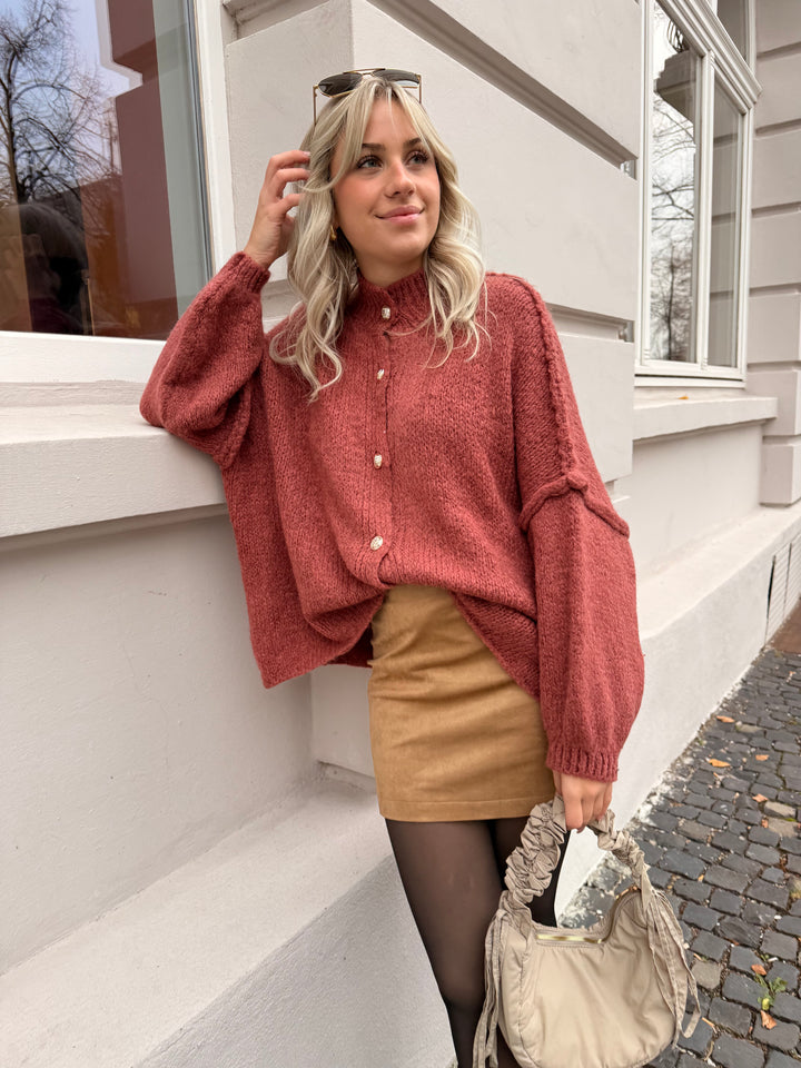 Langer Oversize Cardigan mit goldenen Manschettenknöpfen Claire