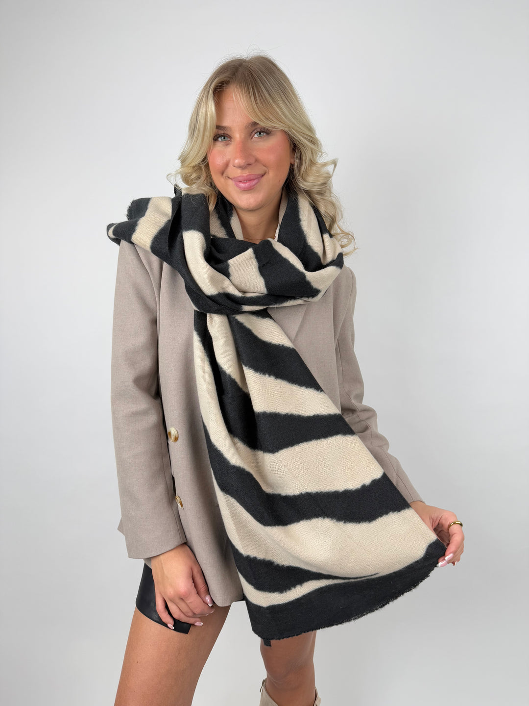 Langer Schal mit Animalprint