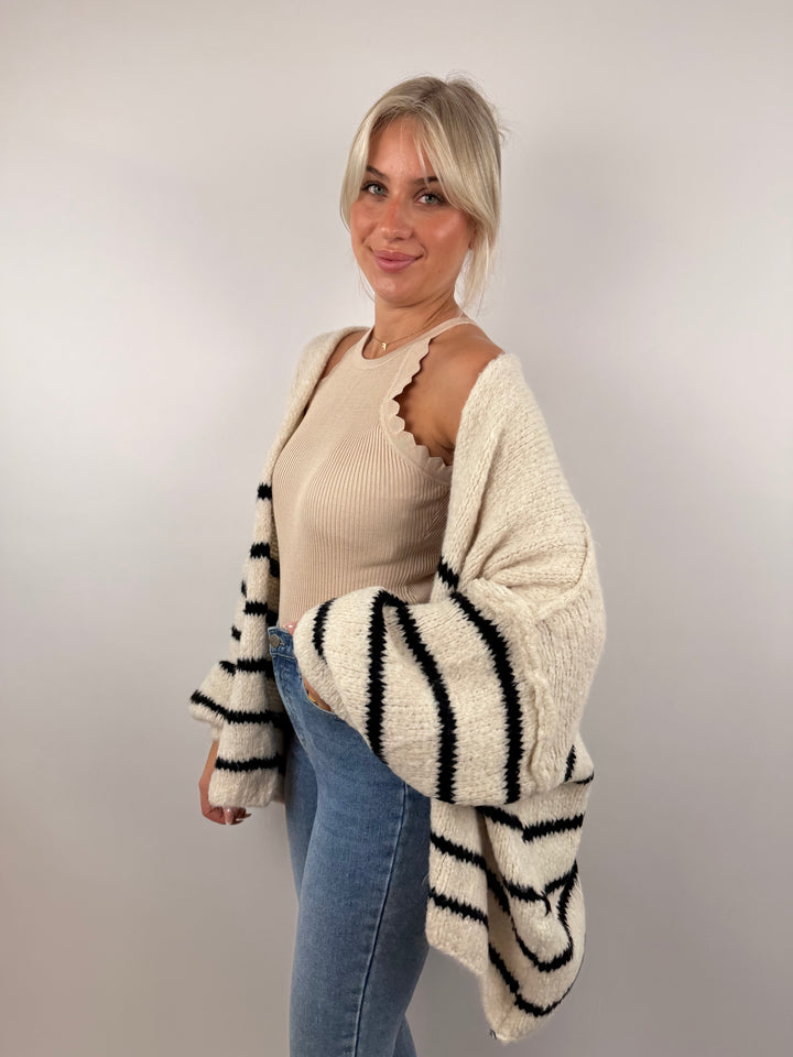 Oversize Strickcardigan Half Stripes