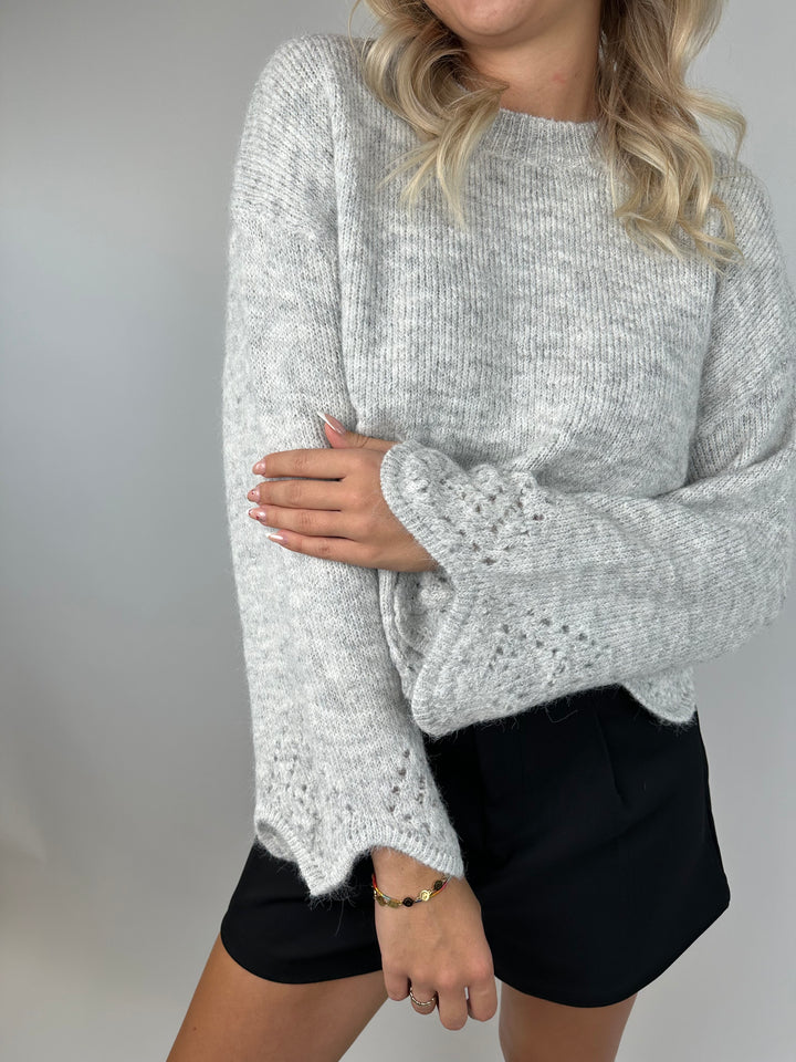 Oversize Pullover mit Lochborte Zula