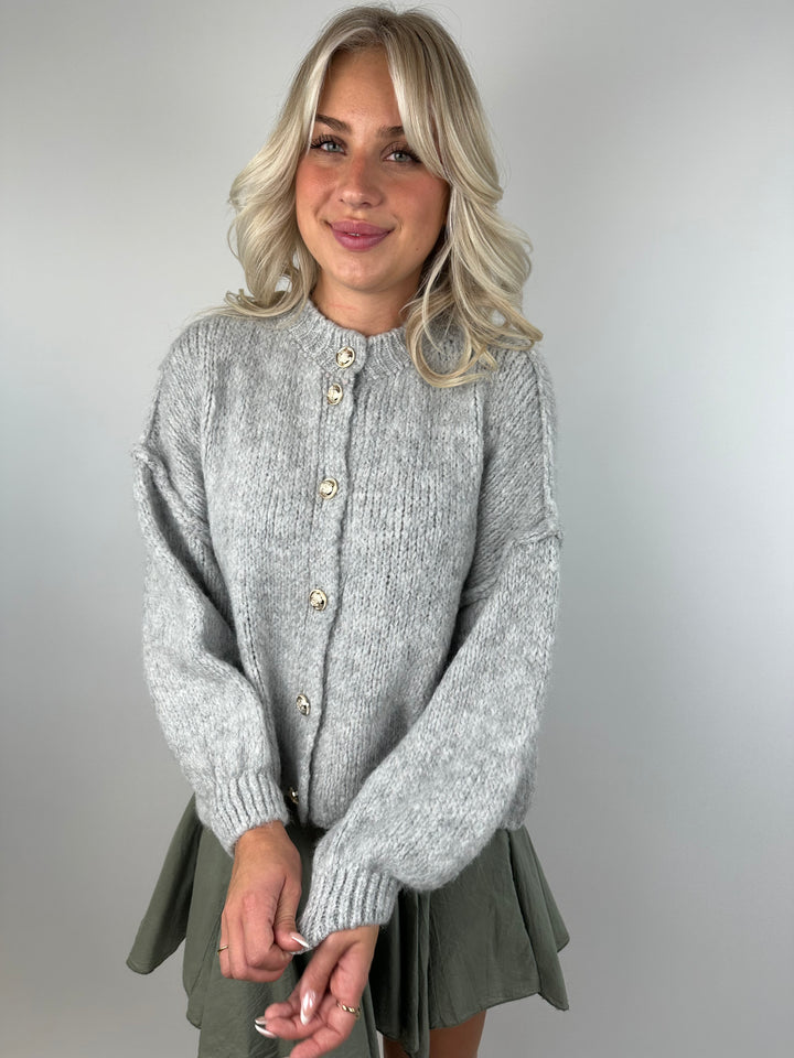 Kurzer Oversize Cardigan mit goldenen Manschettenknöpfen Claire