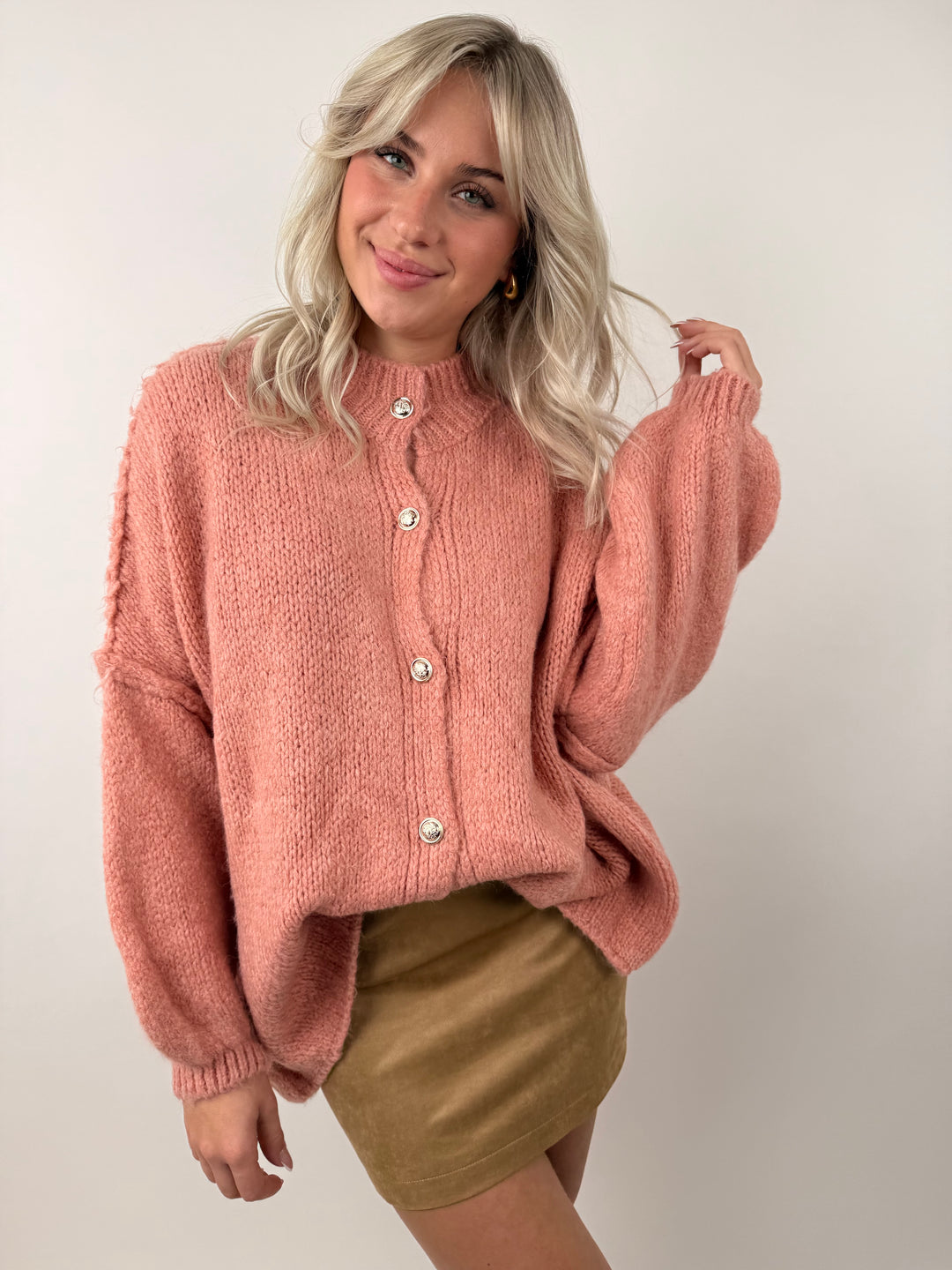 Langer Oversize Cardigan mit goldenen Manschettenknöpfen Claire