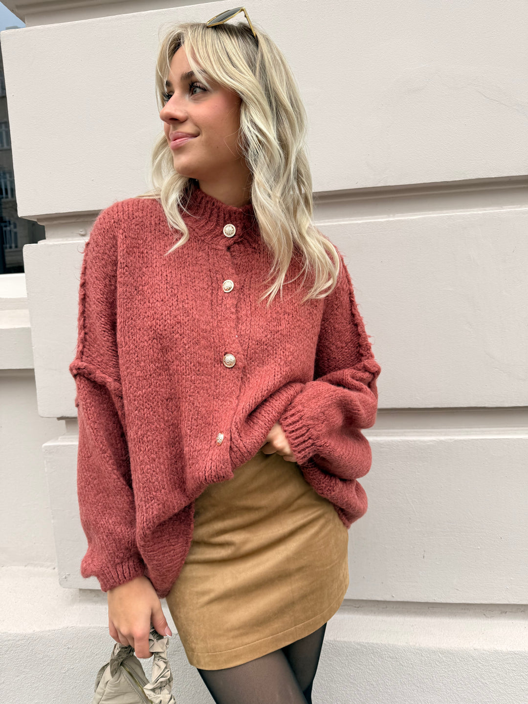 Langer Oversize Cardigan mit goldenen Manschettenknöpfen Claire