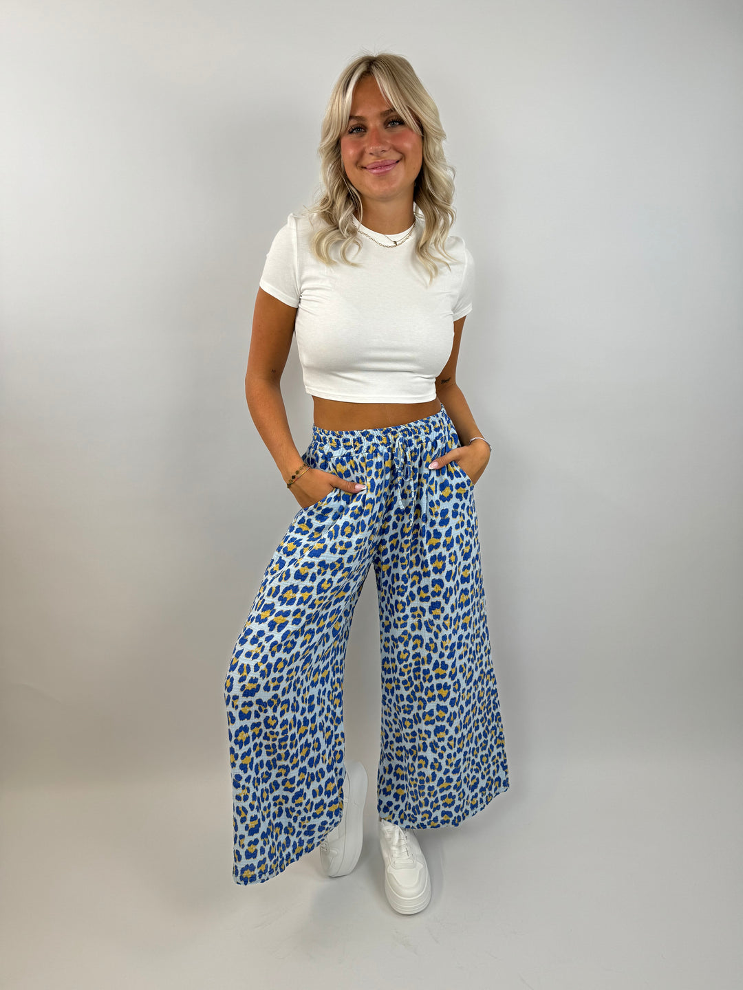 Lange Musselinhose mit Leoprint Leolove