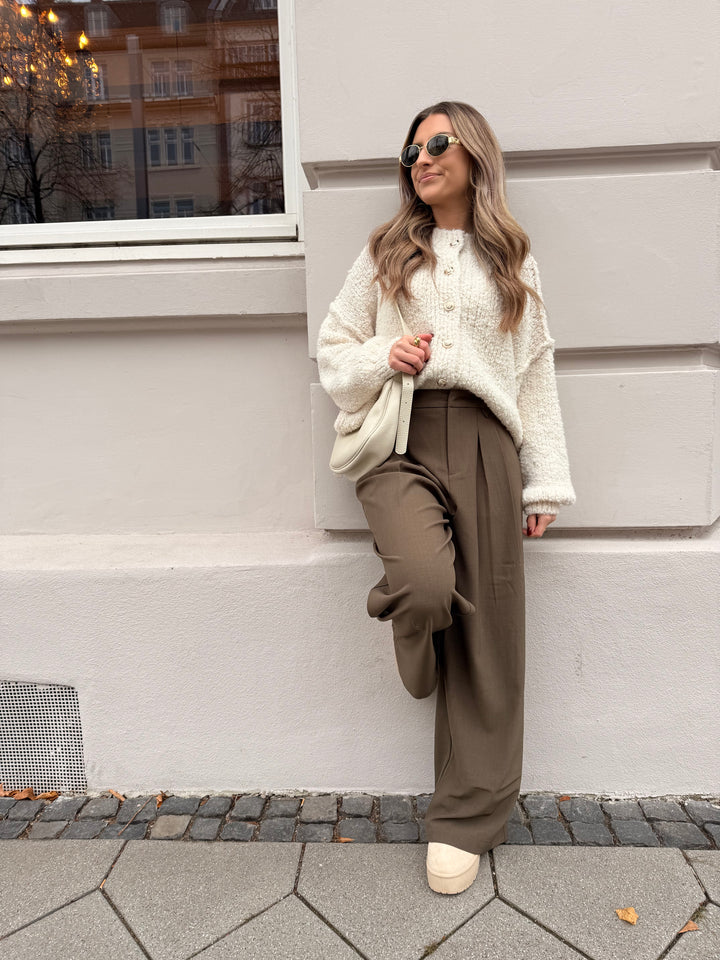 Kurzer Oversize Cardigan mit goldenen Manschettenknöpfen Claire (Teddystoff)