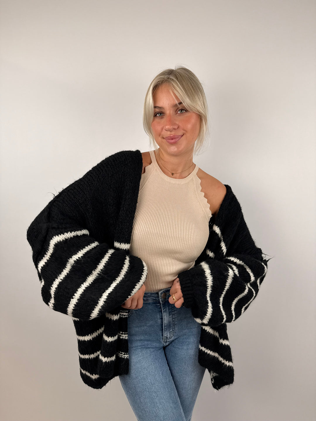 Oversize Strickcardigan Half Stripes