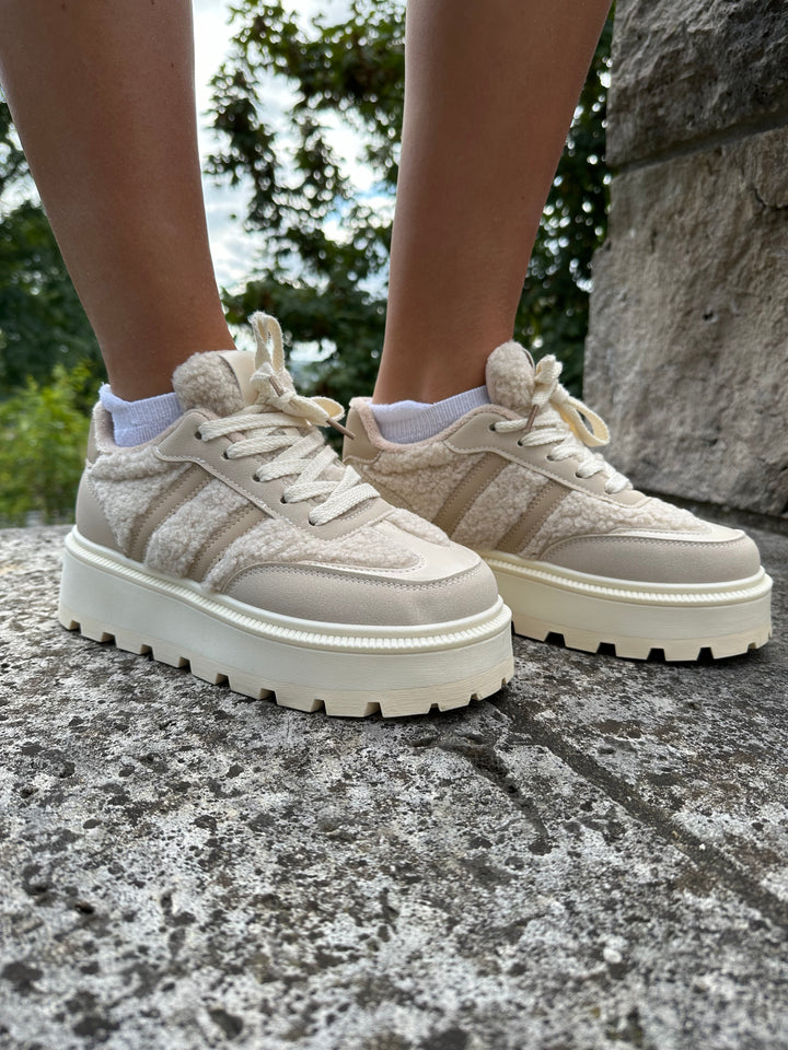 Plateau Sneaker mit Teddyfell