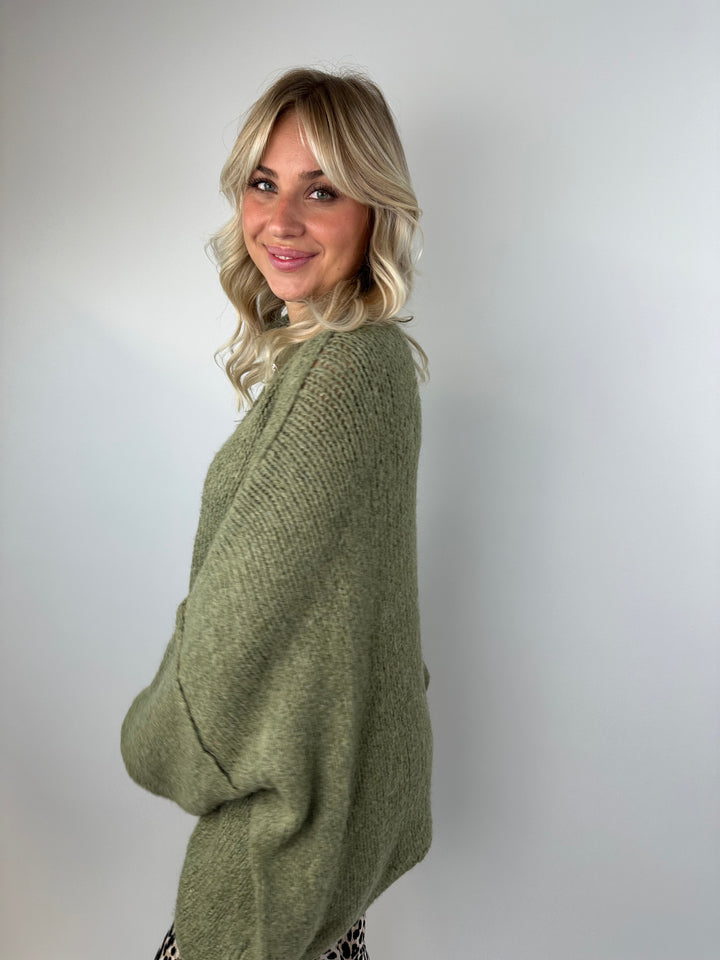 Langer Oversize Cardigan mit goldenen Manschettenknöpfen Claire