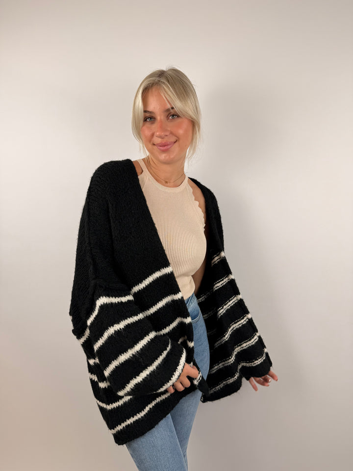 Oversize Strickcardigan Half Stripes