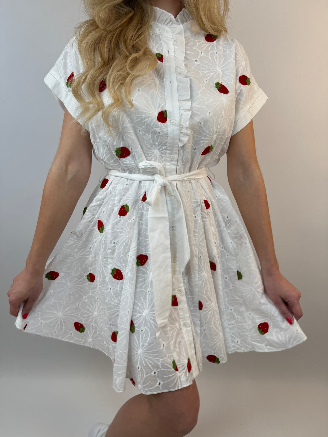 Kleid mit Stickereien Sweet Strawberrys