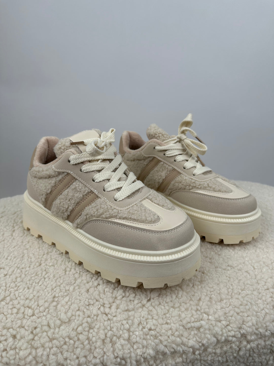 Plateau Sneaker mit Teddyfell