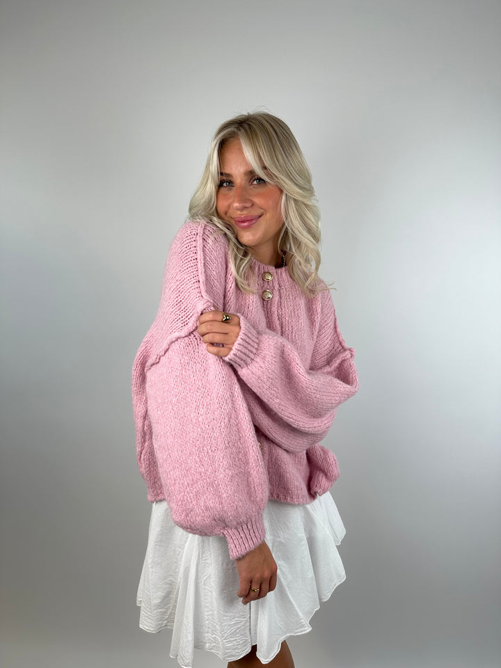 Kurzer Oversize Cardigan mit goldenen Manschettenknöpfen Claire