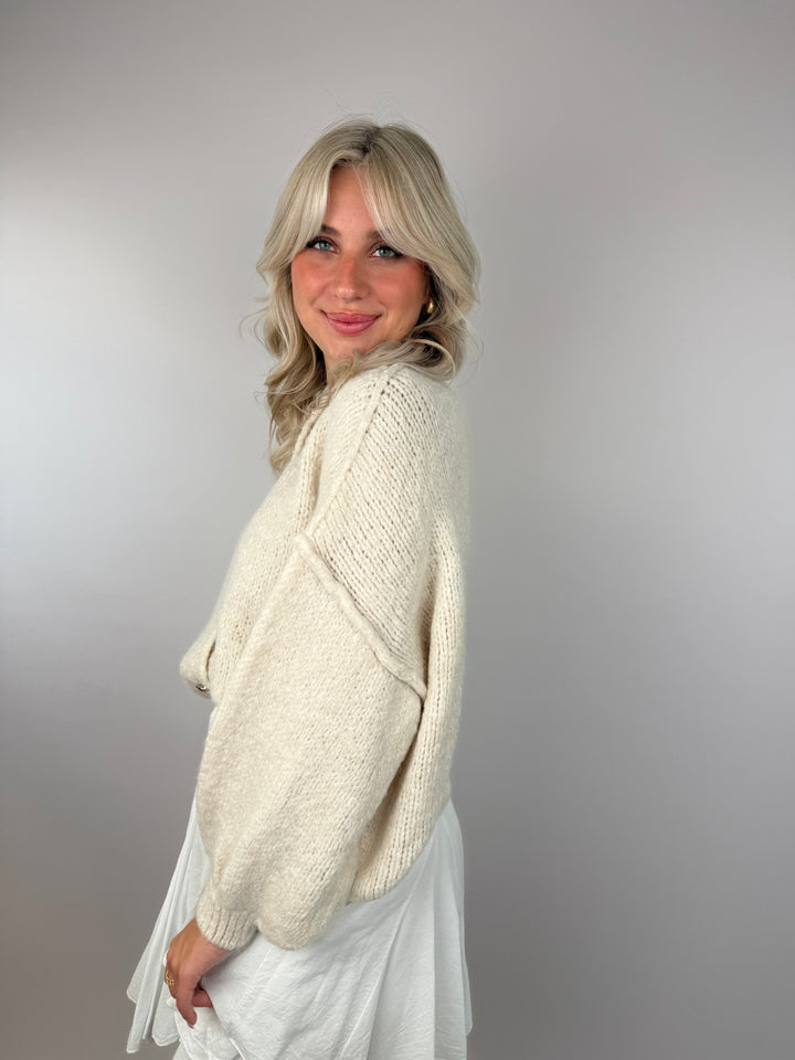 Kurzer Oversize Cardigan mit goldenen Manschettenknöpfen Claire