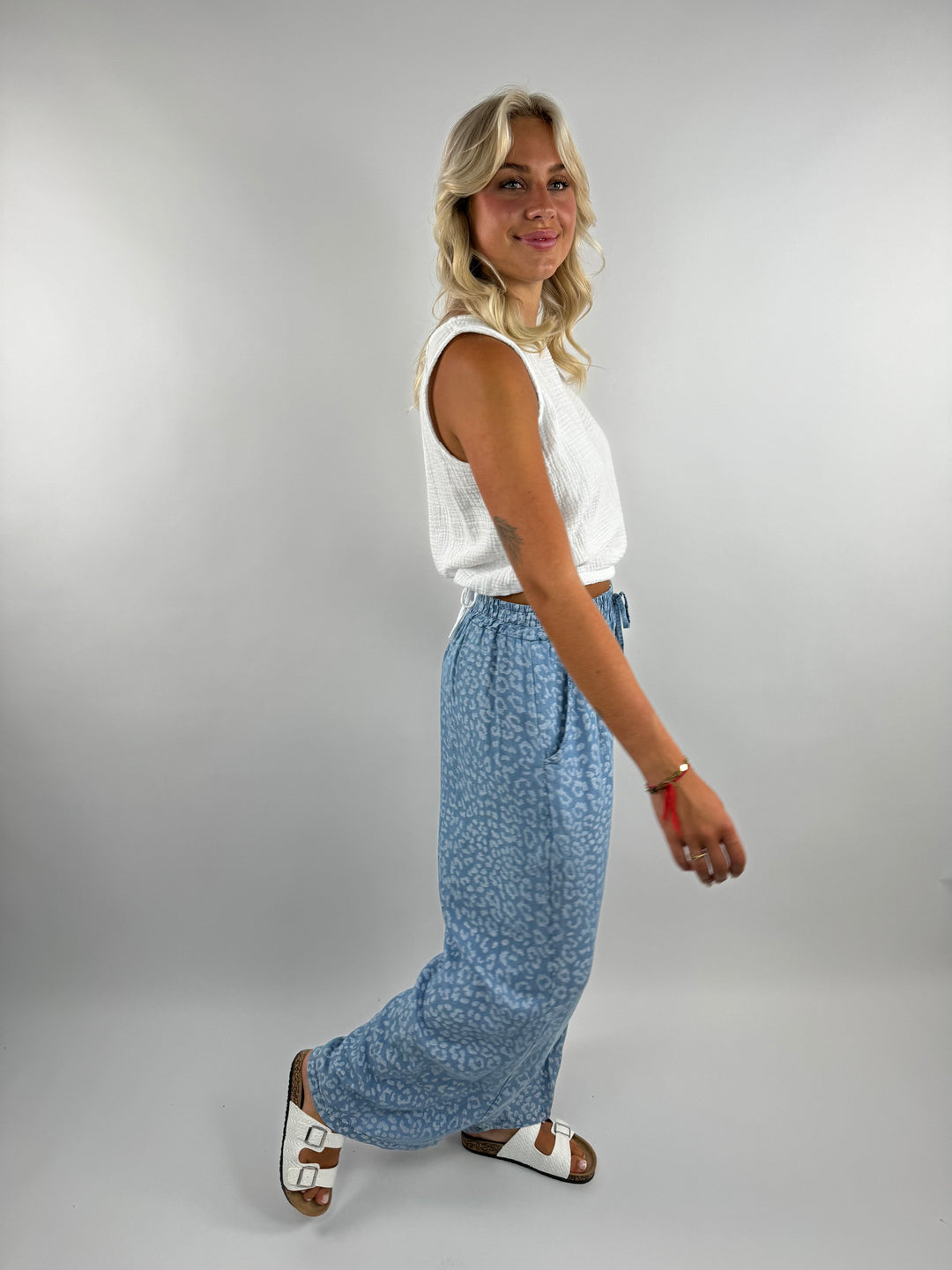 Lange Hose mit Leoprint Denim Summer