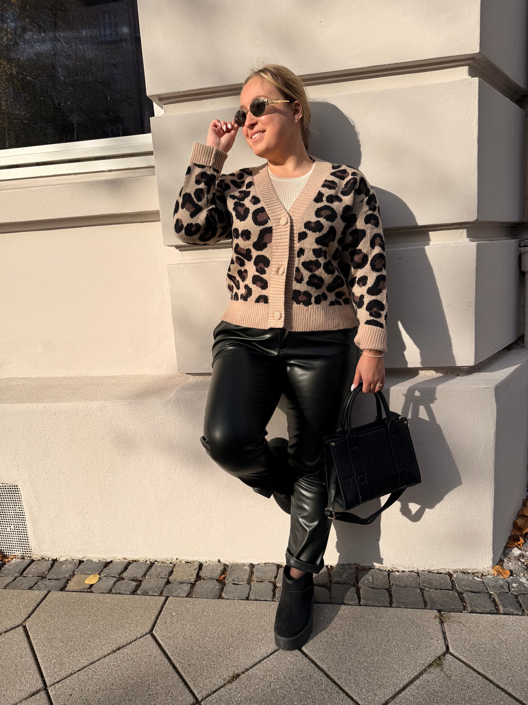 Cardigan mit Leoprint Thea